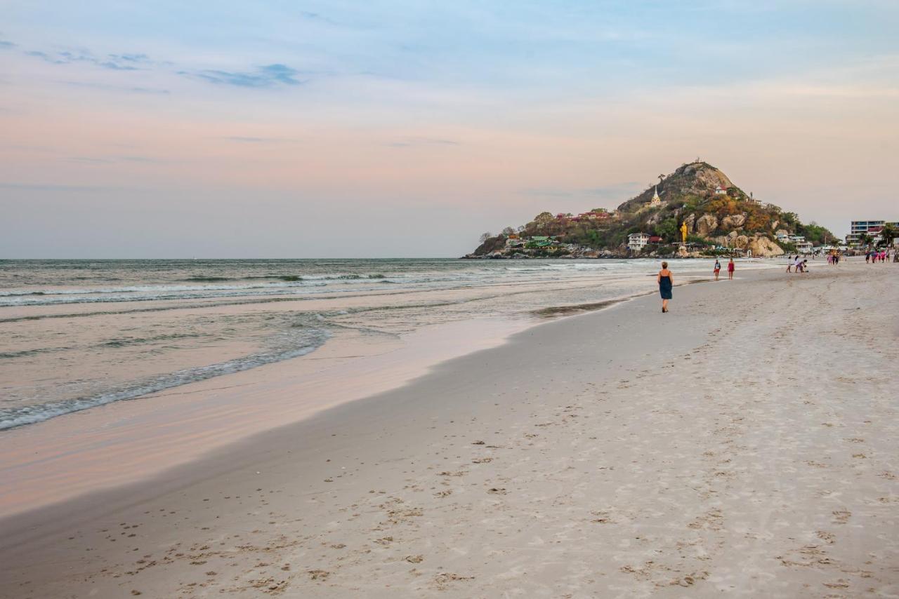 Baan Kangmung Hua Hin On The Beach Hotel Exterior photo