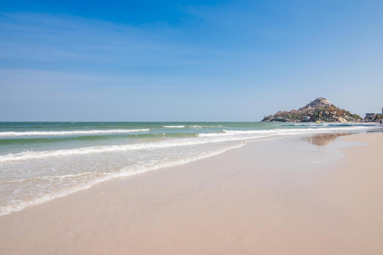 Baan Kangmung Hua Hin On The Beach Hotel Exterior photo